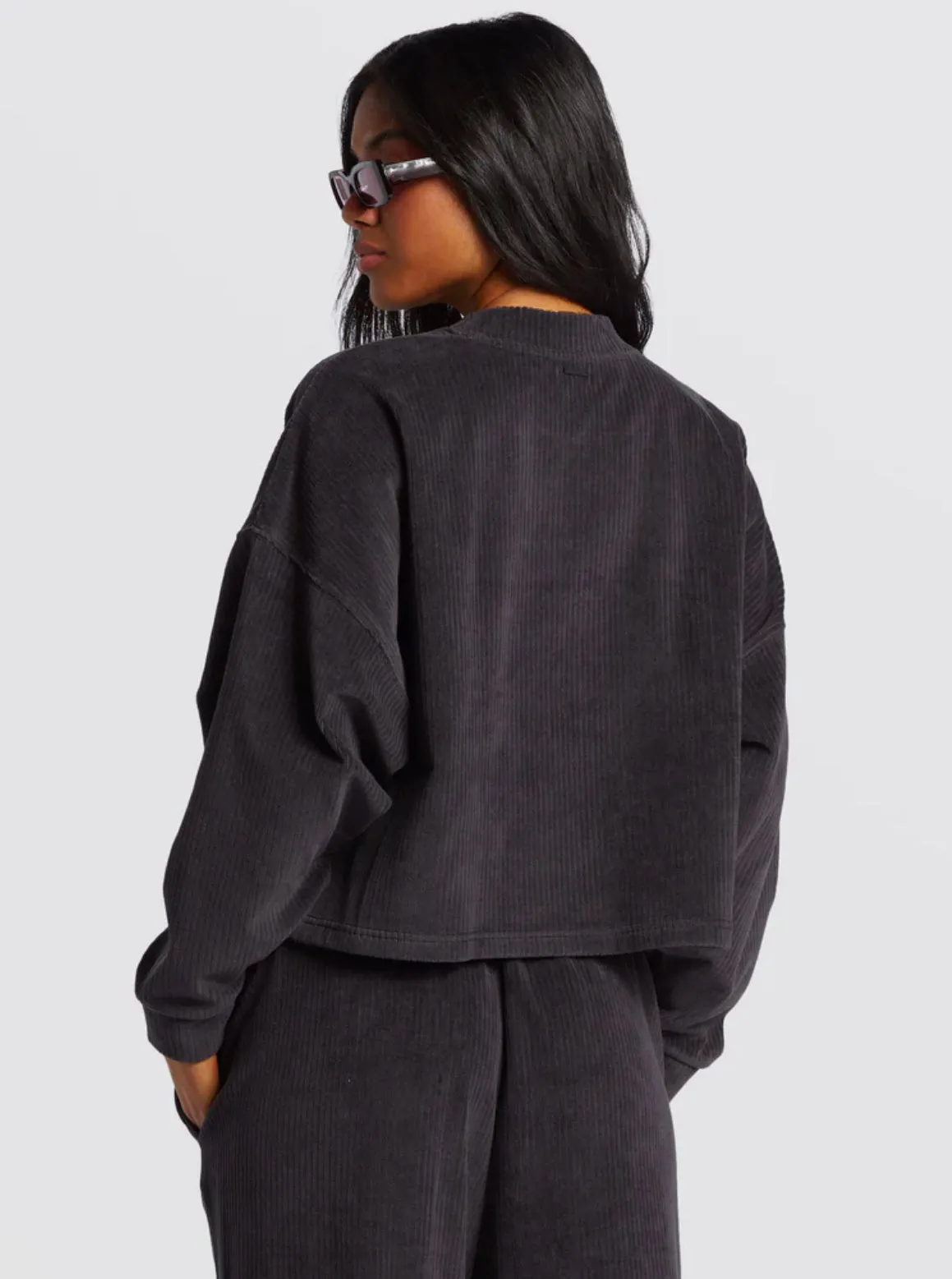 Billabong: Sweet Sun Crew in Black Sands