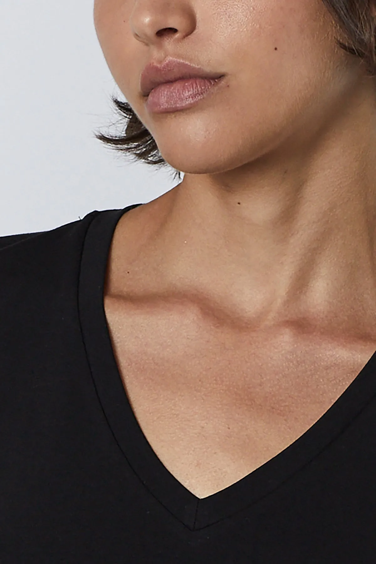 Velvet by Jenny Graham Runyon 06 Short Sleeve V-Neck Tee | Black